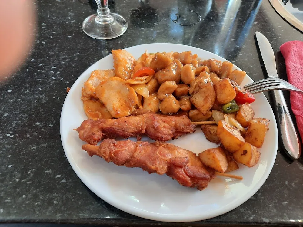 Brochettes de Poulet É Pommes de Terre Sauté